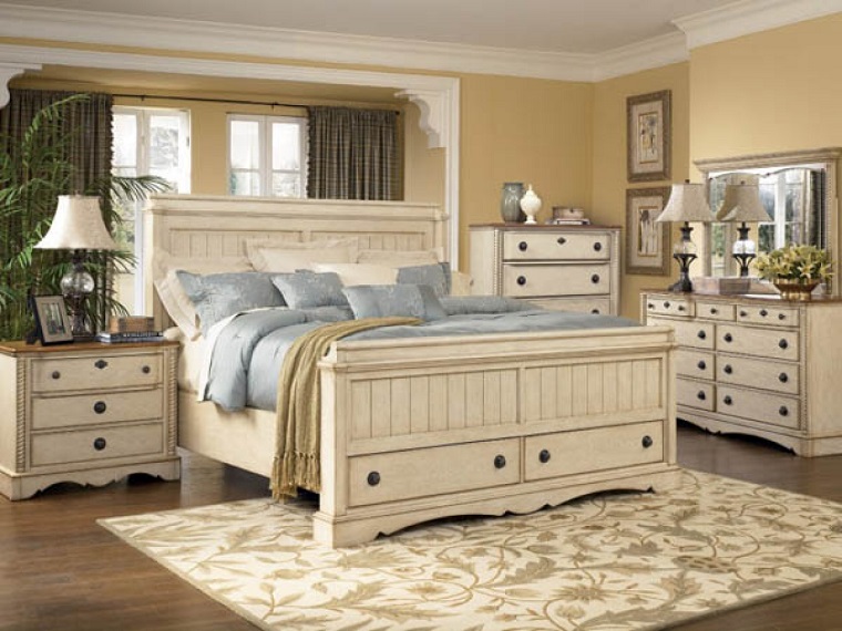 camera da letto arredata stile country mobili color crema