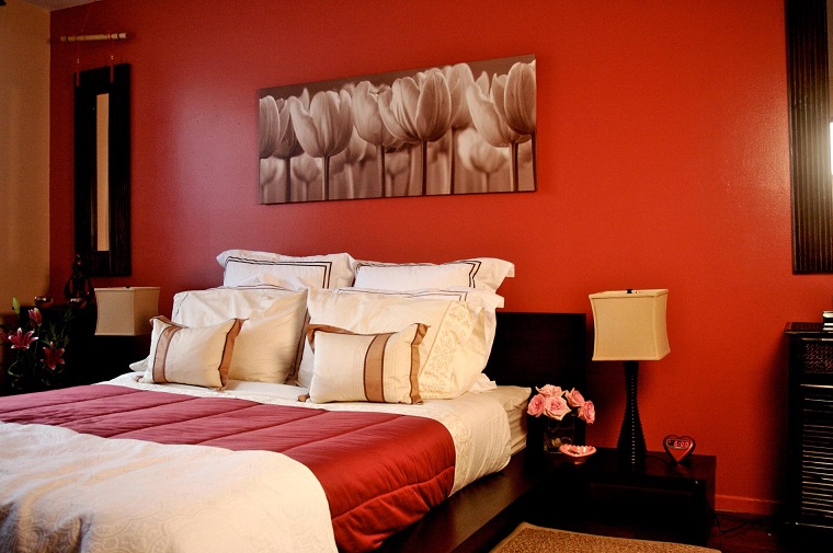 colori pareti rosso camera letto