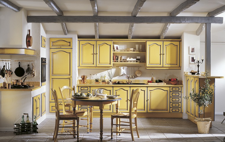 cucina provenzale arredamento mobili colore giallo