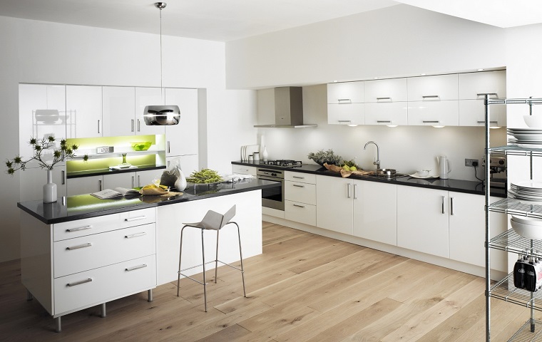 cucine moderne bianche pavimento legno