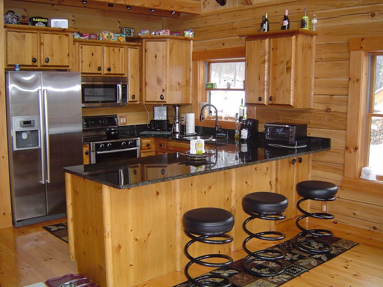 mobili rustici cucina legno inserti neri