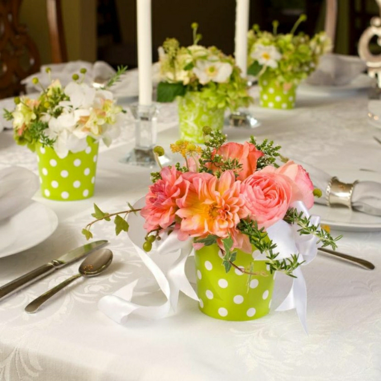 proposta fresca colorata vivace decorazione primaverile tavolo