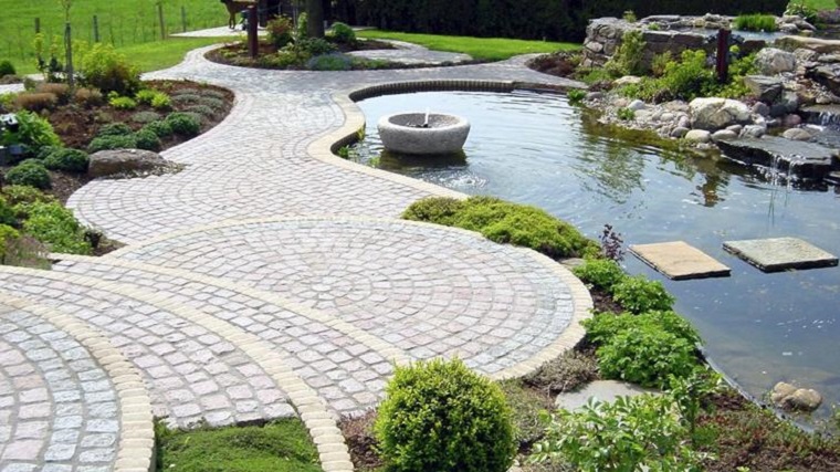 vialetto giardino realizzato pietra naturale