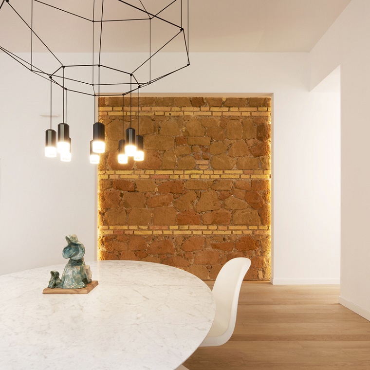 arredare casa idea parete decorativa mattoni vista lampadario 