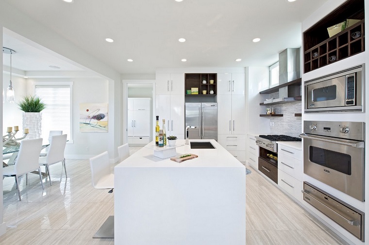 cucina bianca arredata stile contemporaneo design
