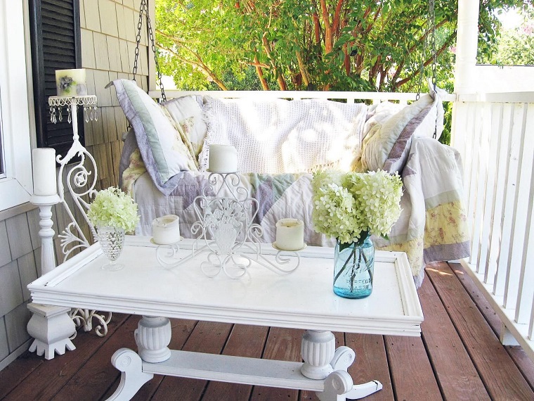 decorazioni shabby chic colore bianco veranda