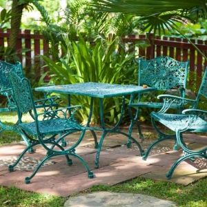 Tavoli in ferro battuto – ecco 23 idee davvero originali!