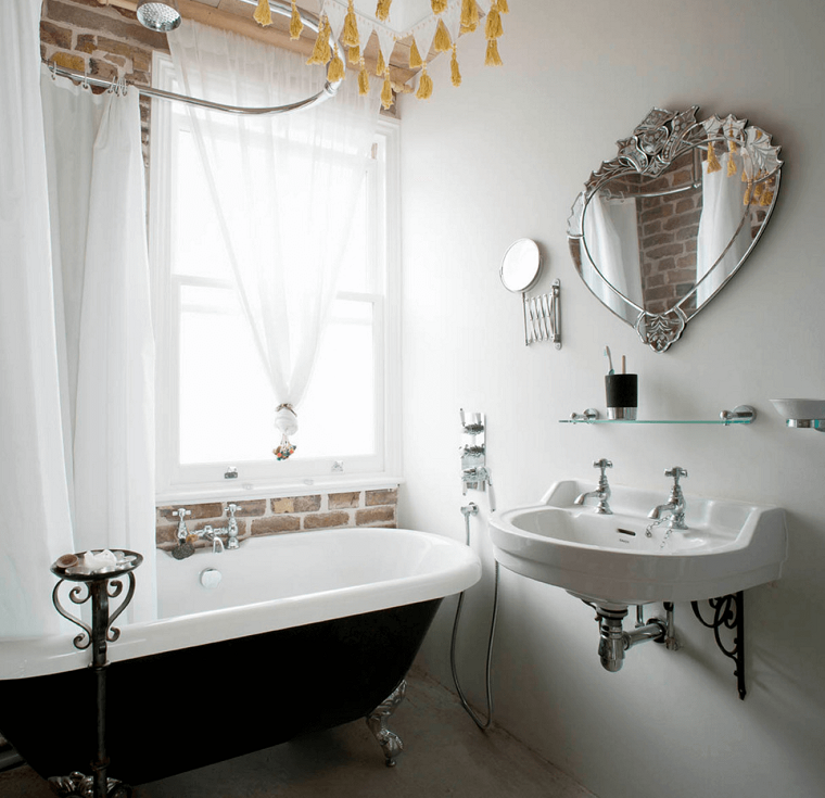 arredare-bagno-stile-vintage-specchio-vasca