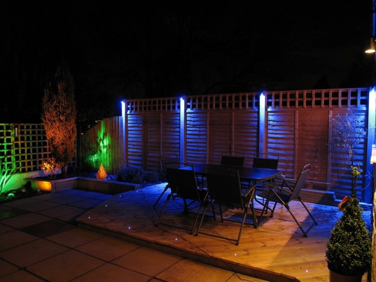 illuminazione-giardino-arredamento-moderno-luci-colorate