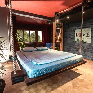 Letto sospeso: idee sorprendenti per chi ama dormire fra le nuvole