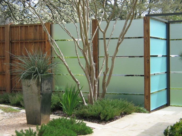recinzione-giardino-stile-moderno-vetro-legno