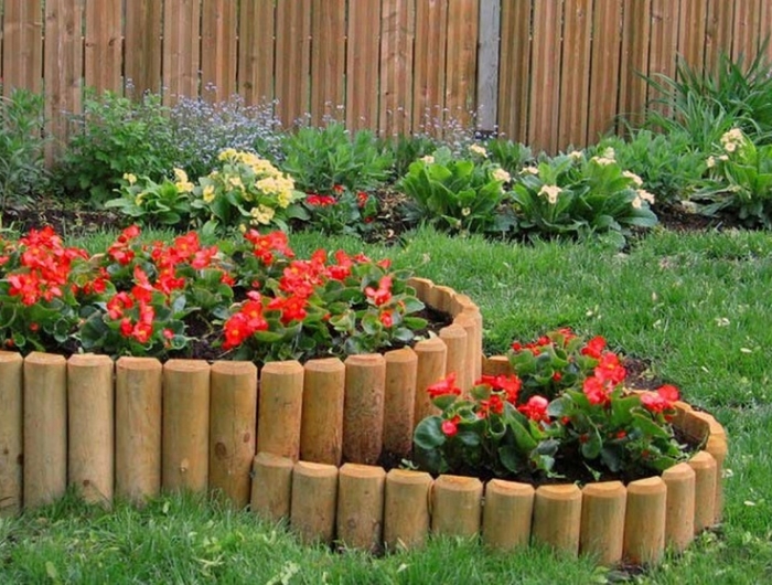 Bordure per aiuole in pietra e legno: ecco le soluzioni più ... Aiuole in legno