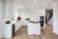Cucina bianca moderna: ecco 10 idee di arredamento per uno spazio unico