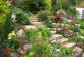 Giardino in pendenza: idee e soluzioni per la progettazione