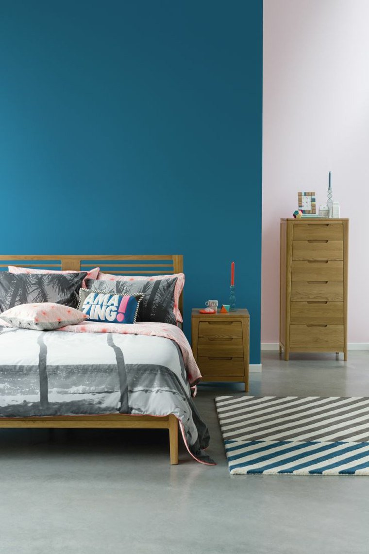 pareti-camera-da-letto-blu-arredamento-mobili-legno
