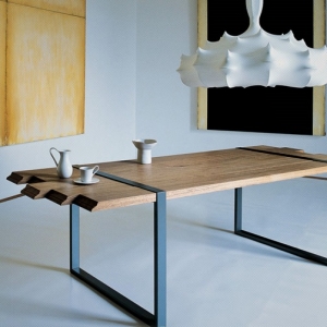 Tavoli in legno grezzo: un dettaglio rustico di grande effetto