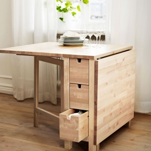 Tavolo a scomparsa: la soluzione salvaspazio più originale