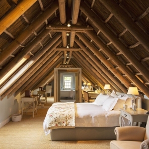 Idee mansarda: 25 composizioni originali con il legno protagonista