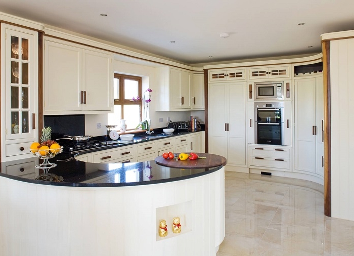 Penisola cucina, una valida alleata: utile ed anche di tendenza!