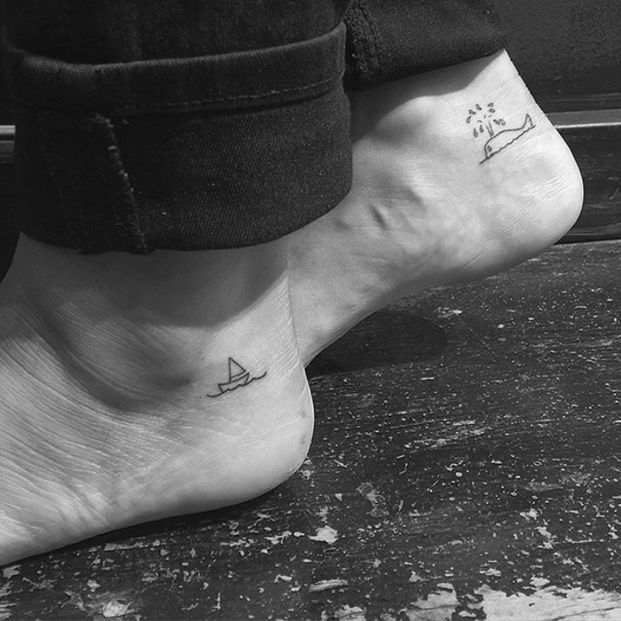 tatuaggi-piccoli-uomo-unisex-piede-e-caviglia-jeans-osso-del-piede-dietro