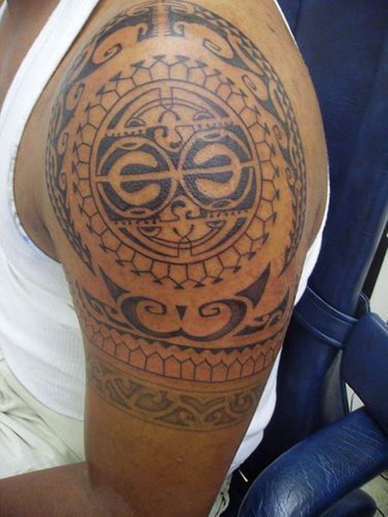 maori-tattoo-disegno-braccio-alto