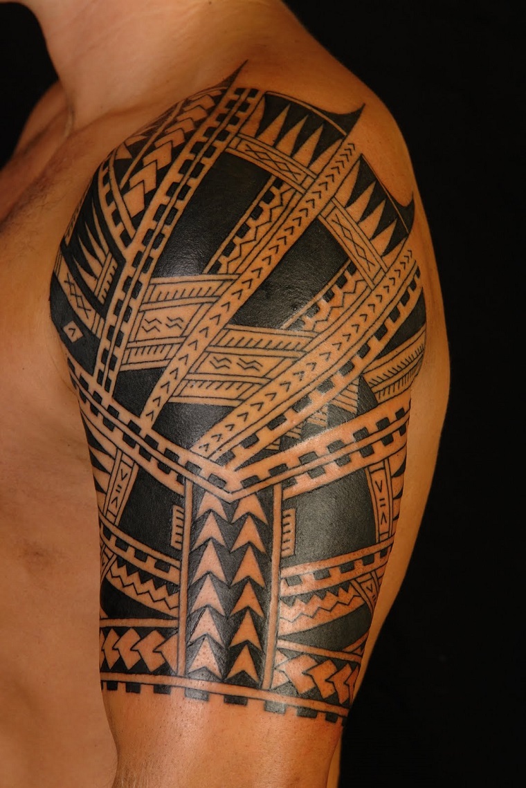 maori-tattoo-idea-parte-alta-braccio