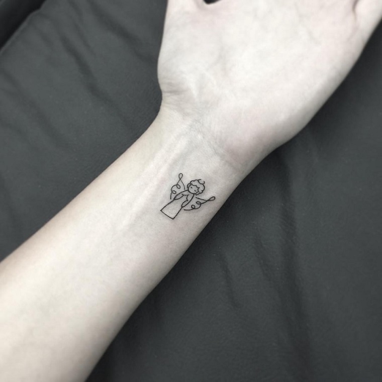 tatuaggi-piccoli-angioletto-polso