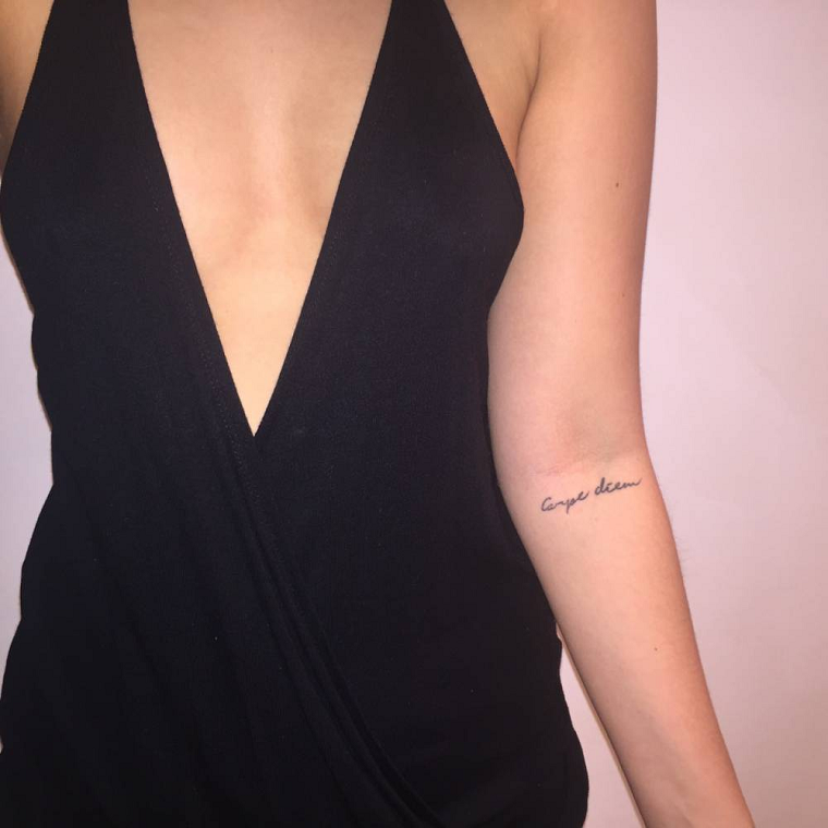 tatuaggi-piccoli-scritta-braccio-interno