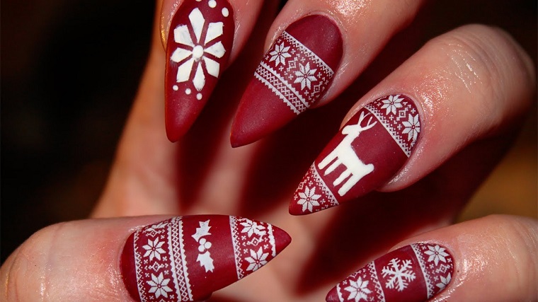 unghie natalizie-smalto-rosso-opaco-decorazioni