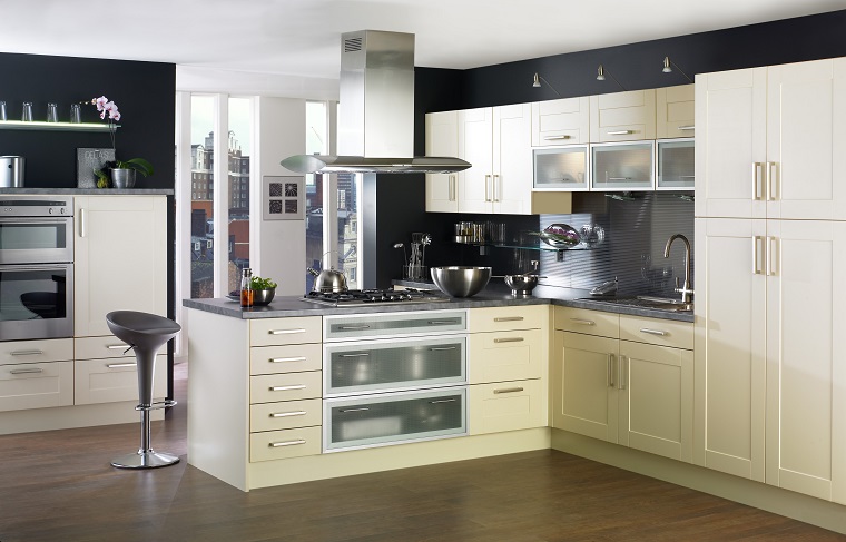 cucina-con-penisola-mobili-crema-top-grigio