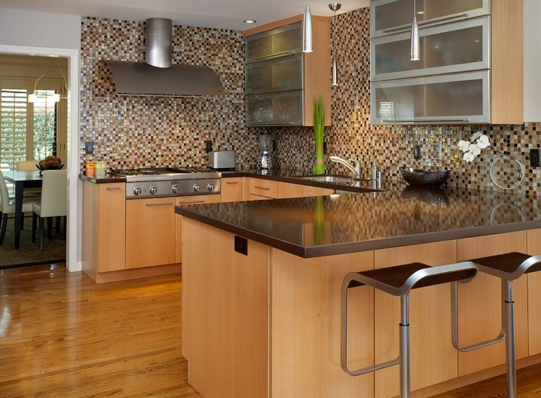 cucina-penisola-mobili-legno-chiaro