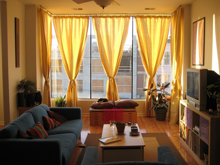 tende-per-soggiorno-color-oro