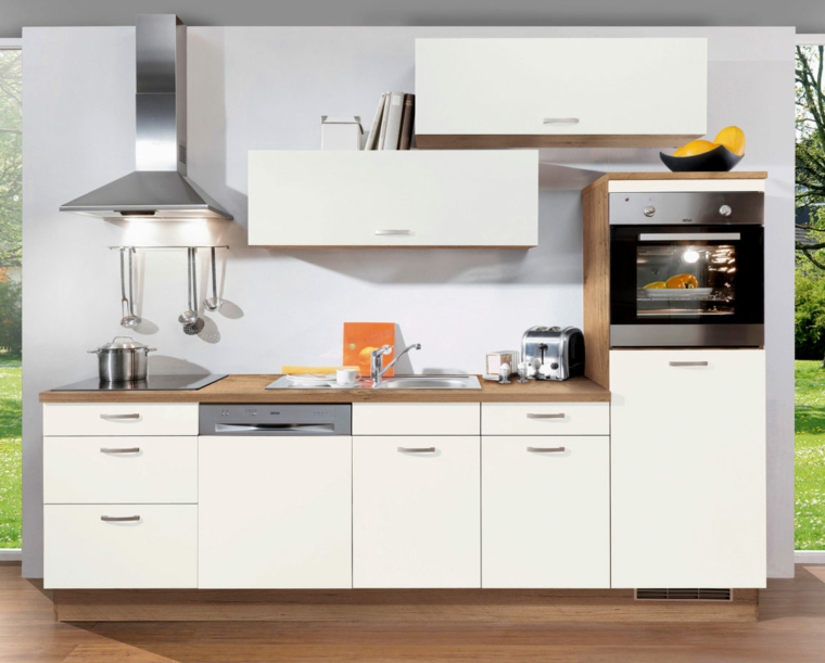 cucina-bianca-stile-contemporaneo-mobili-arredare-spazio-ridotto-composizione-classica