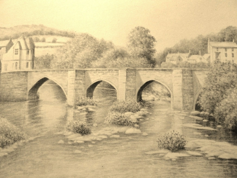 disegni-a-matita-semplici-paesaggio-ponte-fiume-case-lontananza-alberi-cespugli-sassi-interno-acqua