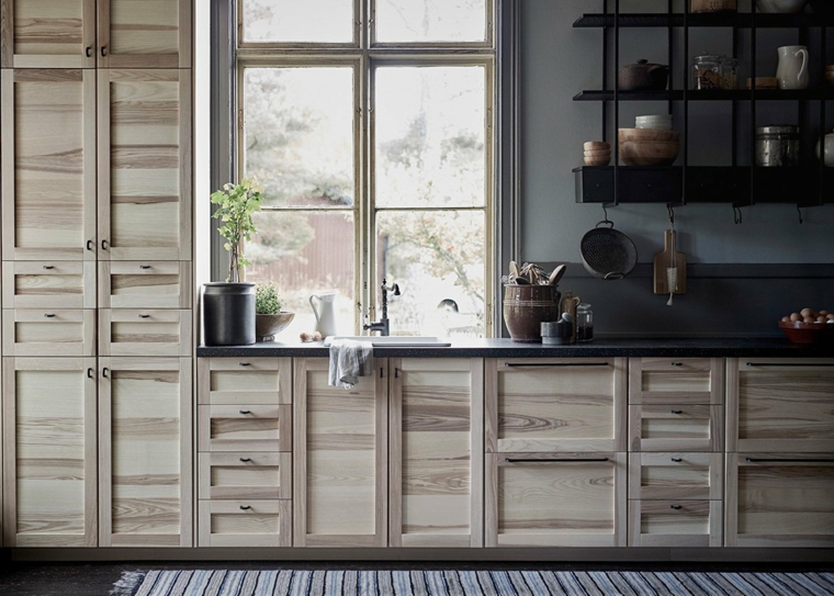 ikea-cucina-legno-stile-country-top-nero-finestra-mensole-vista-piantina