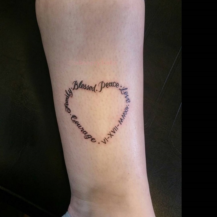 tatuaggi scritte-frase-forma-cuore