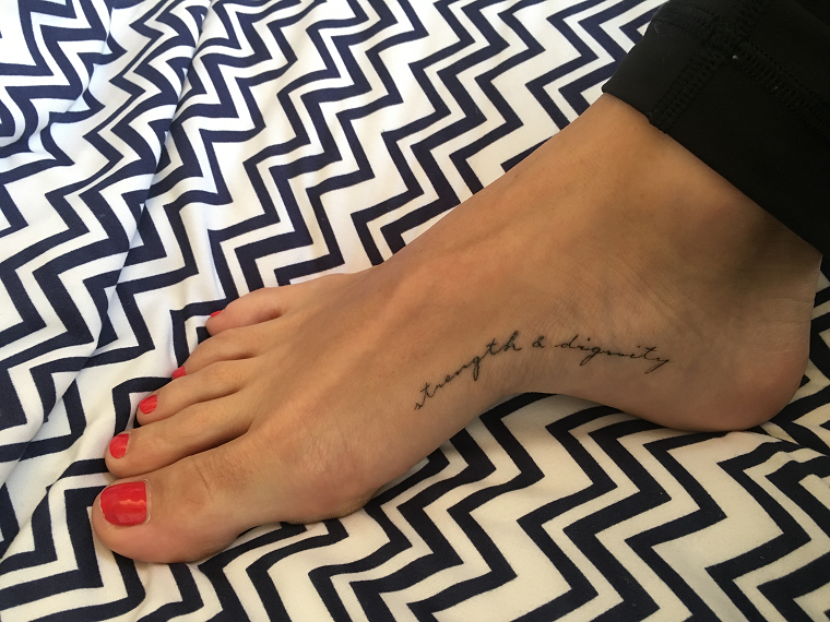 tatuaggi scritte-idea-interno-piede