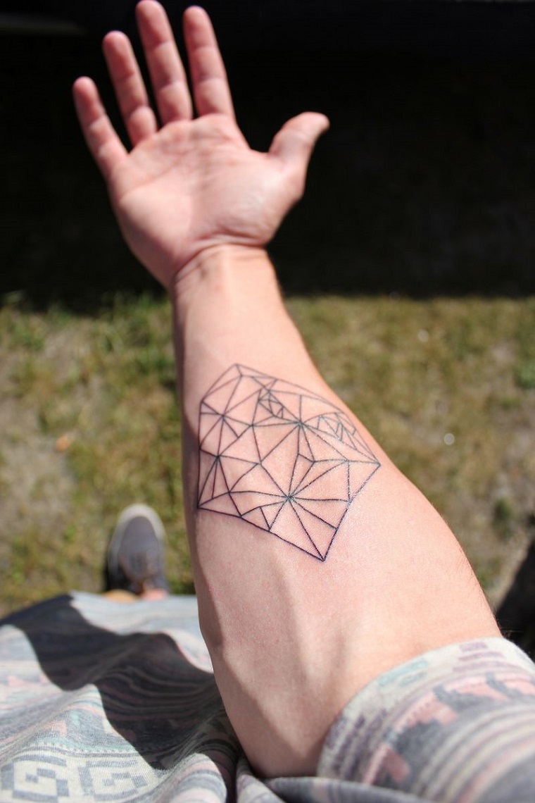 tatuaggio-avambraccio-disegno-geometrico