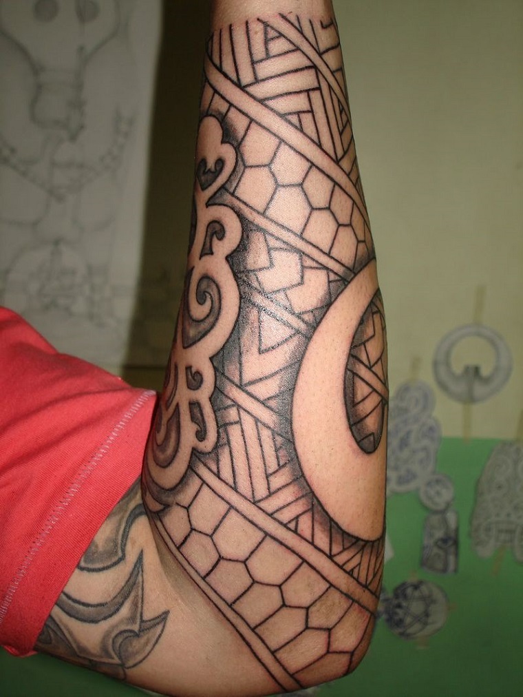 tatuaggio-avambraccio-disegno-tribale