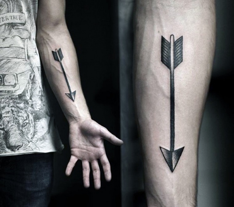 tatuaggio-avambraccio-freccia-nera