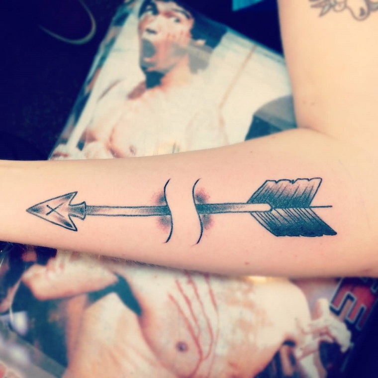 tatuaggio-avambraccio-idea-grande-freccia