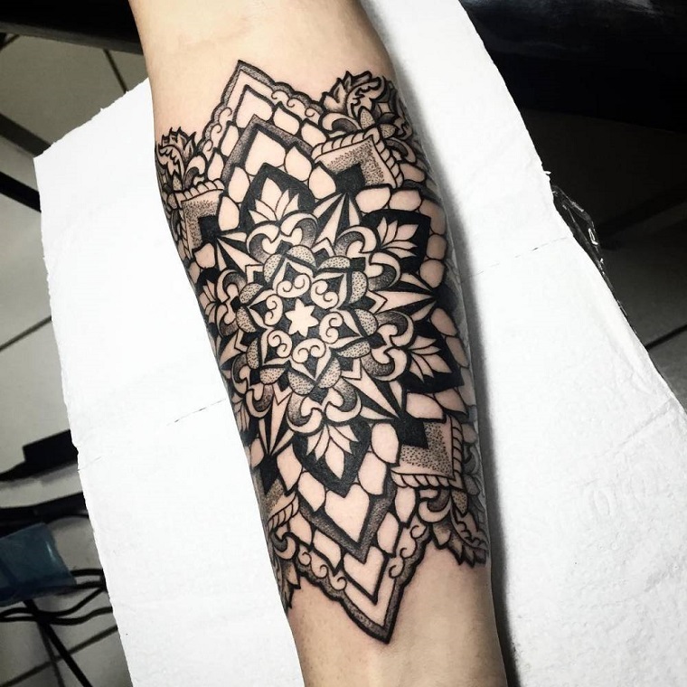 tatuaggio-avambraccio-idea-mandala