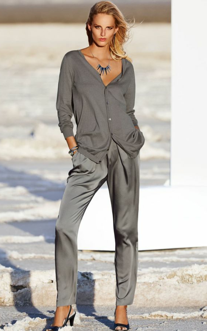 abbigliamento-casual-chic-donna-pantoni-raso-colore-grigio-cardigan-tacchi-neri-modello