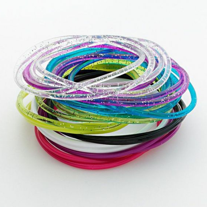 accessori-anni-80-braccialetti-plastica-cerchio-trasparenti-brillantini-colori-flou-neri