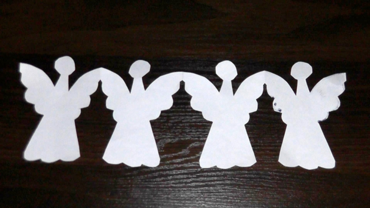 decorazioni di natale a forma di angeli realizzati fai da te utilizzando la carta