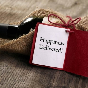 10 idee creative per delle bottiglie di vino personalizzate e decorate