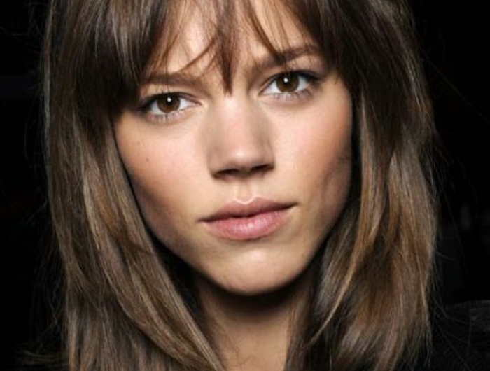 77 nuances di capelli castani con riflessi – i colori di tendenza!