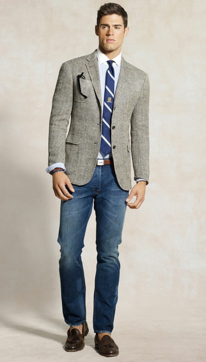 dress-code-smart-casual-uomo-jeans-cravatta-camicia-bianca-giacca-grigia