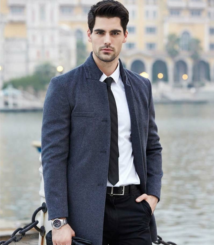 dresscode-business-casual-uomo-camicia-bianca-cravatta-pantalone-nero-cintura-cappotto-color-grigio-scuro