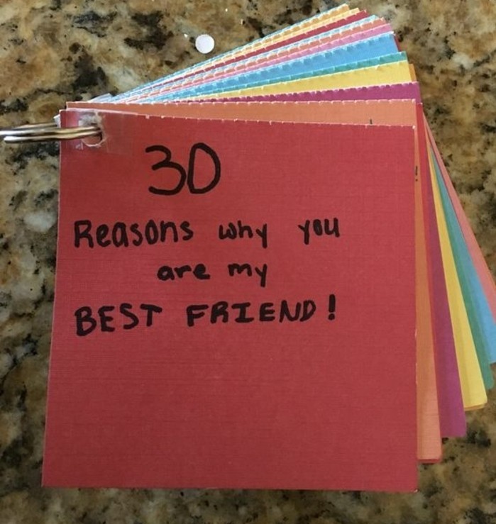 regalo-migliore-amica-un-libro-fai-da-te-realizzato-cartoncini-colorati-30-ragioni-per-le-quali-è-nata-amicizia
